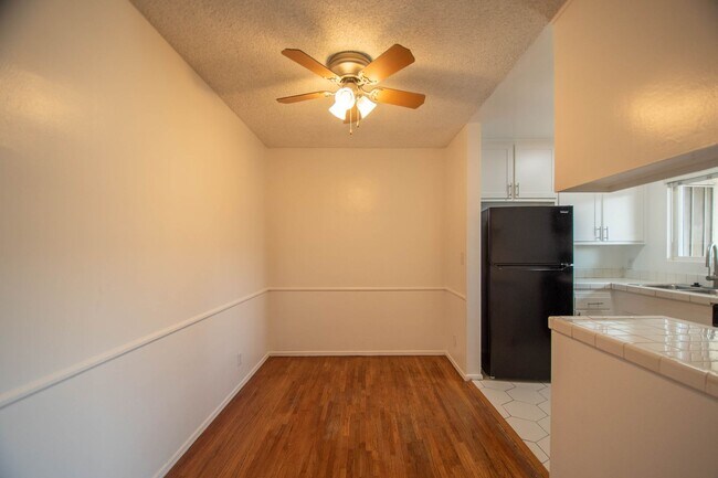 Photo - 15033 Burbank Blvd Unidad 05