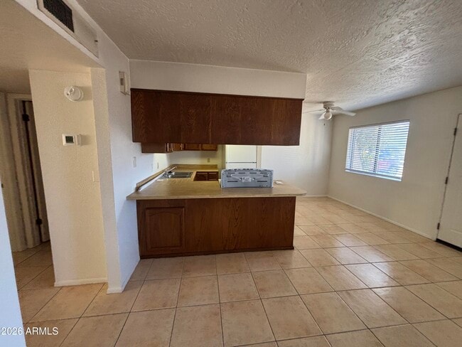 Photo - 1628 E Birch St Unidad 4