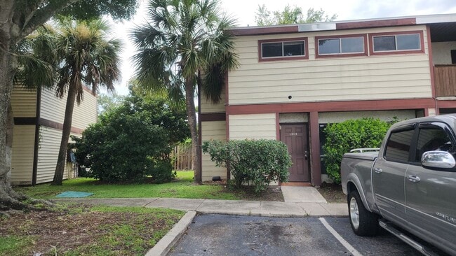 Building Photo - Large 2 Bed/2.5 Bath located on The Village Orlando