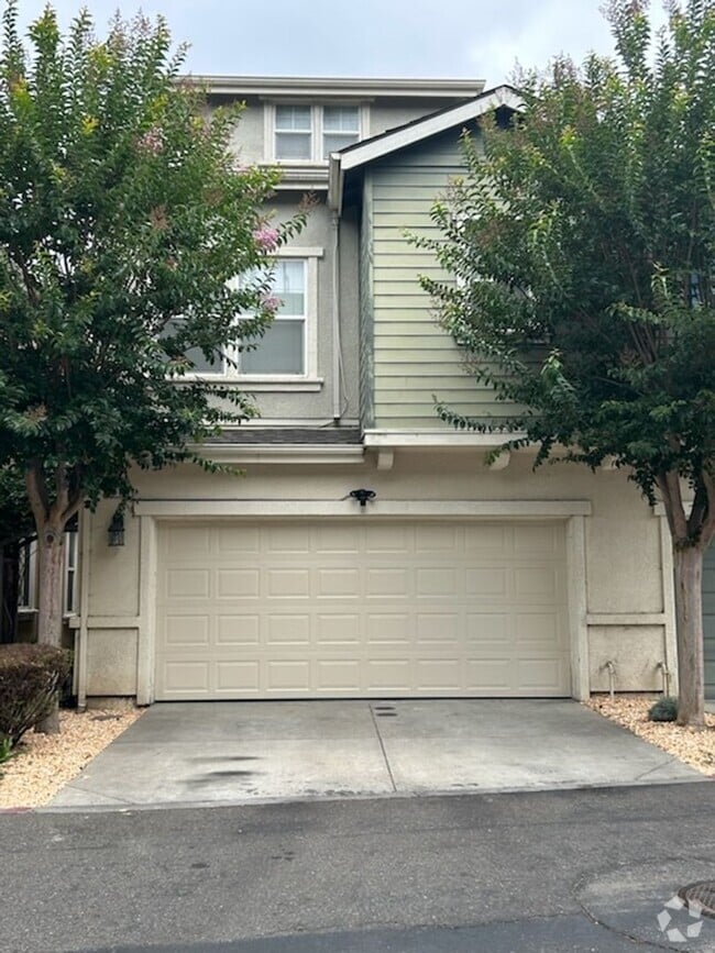 Building Photo - Experience Modern Comfort in This Newer Sp... Rental