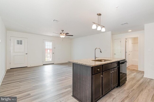 Building Photo - 1708 Fairmont Dr Unit 200 Rental