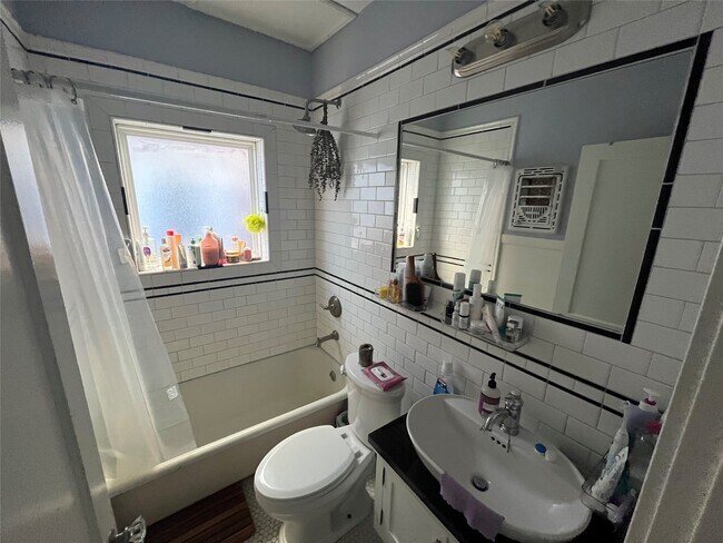 Photo - 1223 W Gray St