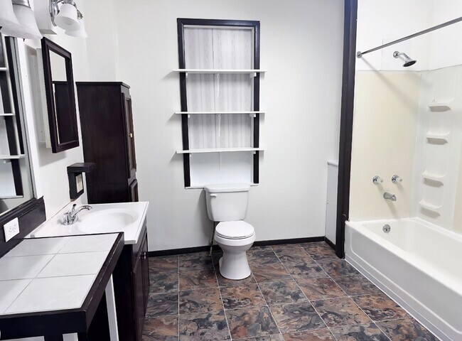 Photo - 118 S 2nd St