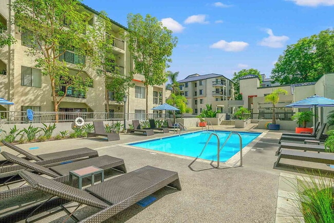 Building Photo - Marbrisa