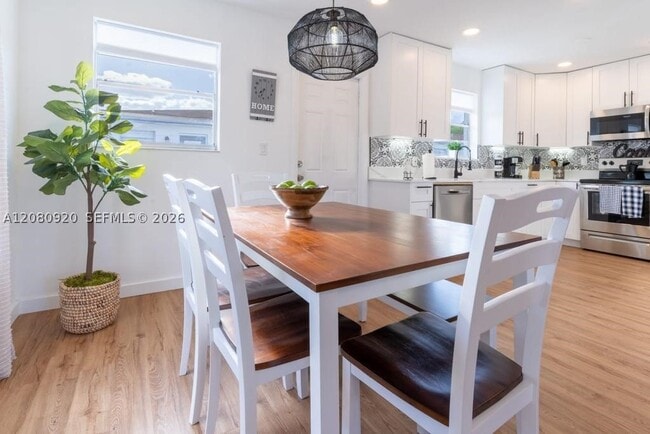 329 SE 2nd St Unit 1-2