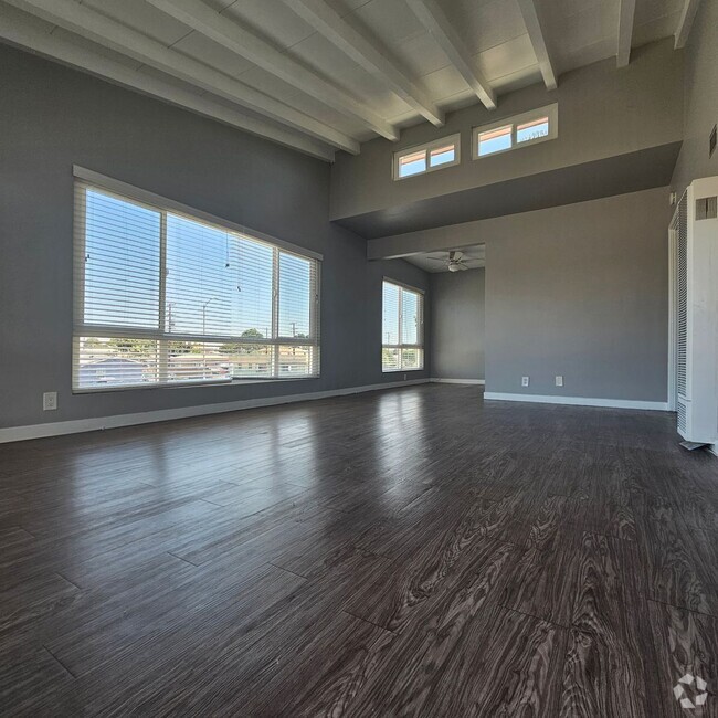 Building Photo - Beautiful Spacious 1 Bed/1 Bath Apartment ... Unit 3376D