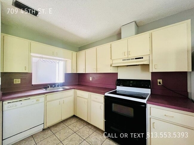 Photo - 709 45th St E