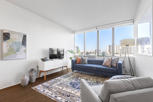 Photo - Hudson Lights