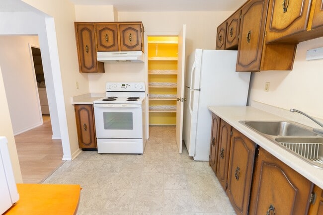 Photo - 2701-2701 Aquitaine Ave