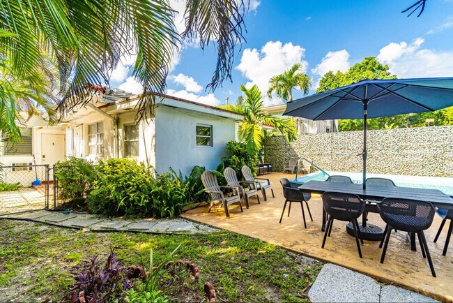 Photo - 975-977 Southwest 10th Street-SI ID1324004P Unit SI ID1324004P