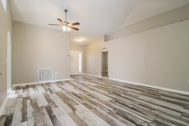 Photo - 2114 Nicollett Way