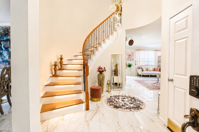 Photo - 210 Windrift Ct