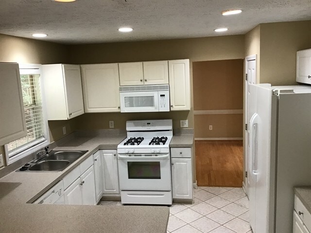 Photo - 2917 Manor Glen Ln NW