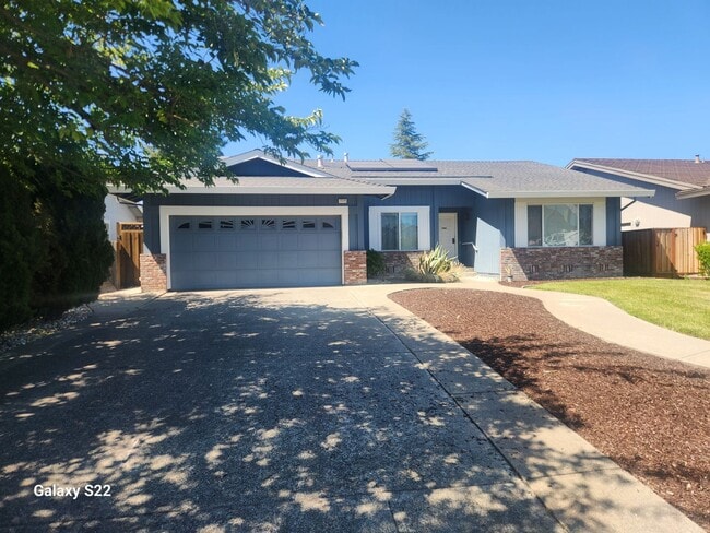 This is a Must See beautiful 3 bedroom, 2 ... - This is a Must See beautiful 3 bedroom, 2 ... House