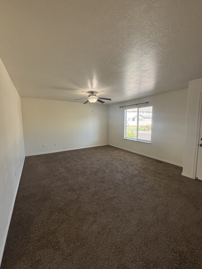 Photo - 3318 Quarter Mile Dr, Eagle Mountain, UT, ...