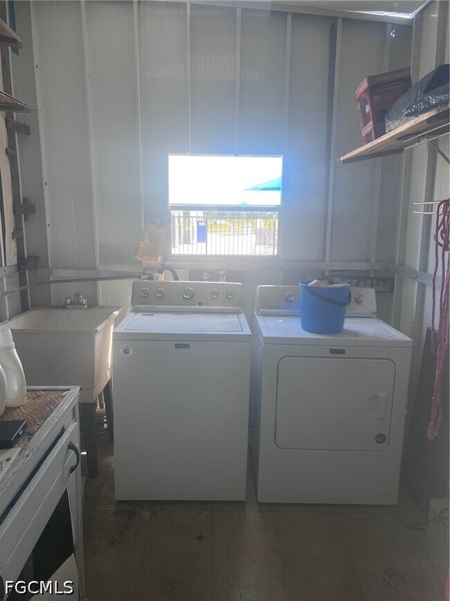 Photo - 947 Strongbox Ln