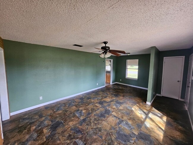 Photo - 1600 Kings Rd