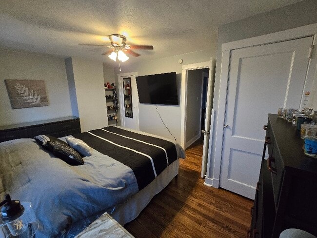 Photo - 1042 Lessing St