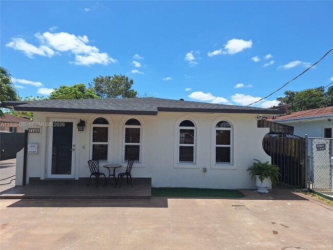 Building Photo - 7168 SW 21st St Unit 0