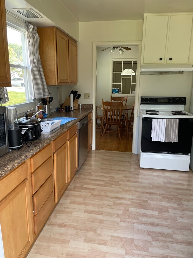 Photo - 425 E Wylie St