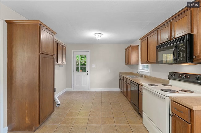 Photo - 140 Summar Dr