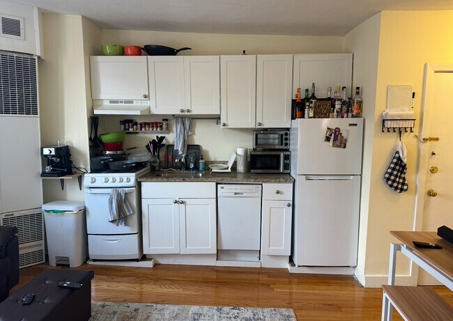 Photo - 145 Endicott St Unidad 10