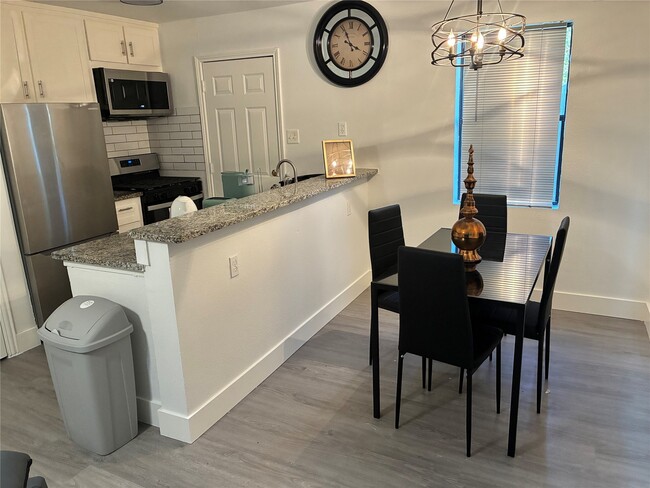 Photo - 739 Neyland St