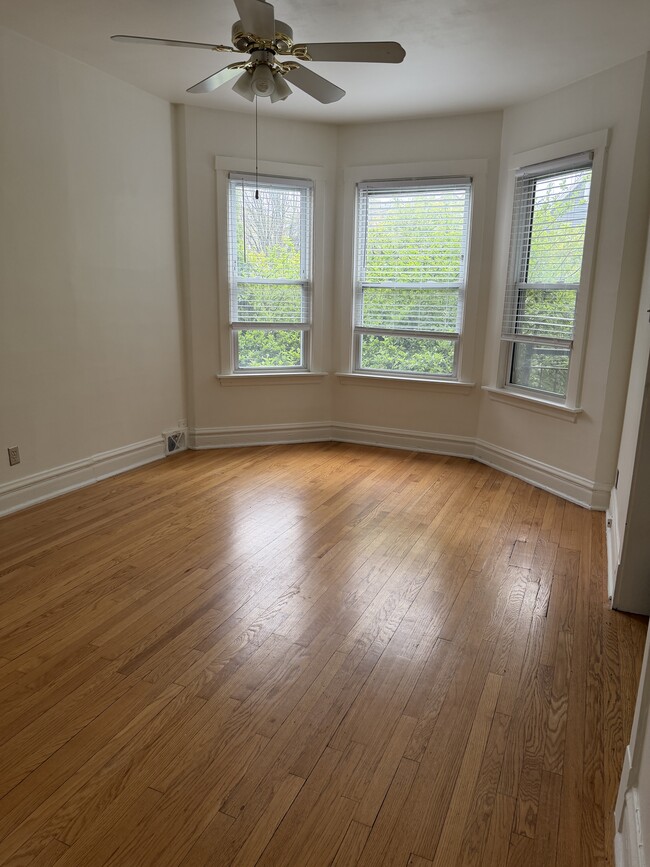 Building Photo - 4610 N Claremont Ave Unit 1st Floor