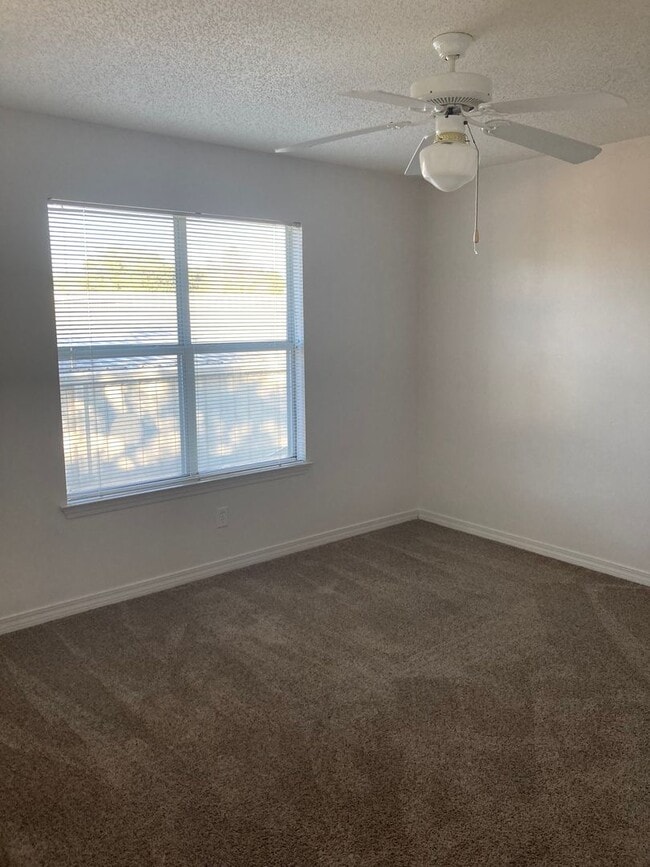 Photo - 587 Florosa Ct