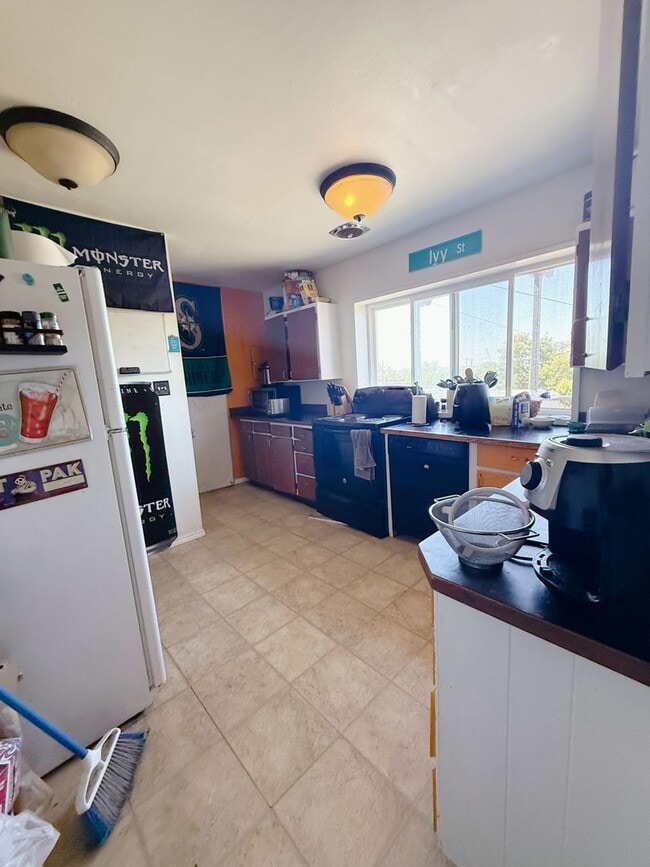 Photo - Pre-leasing - 6Bd/3Ba