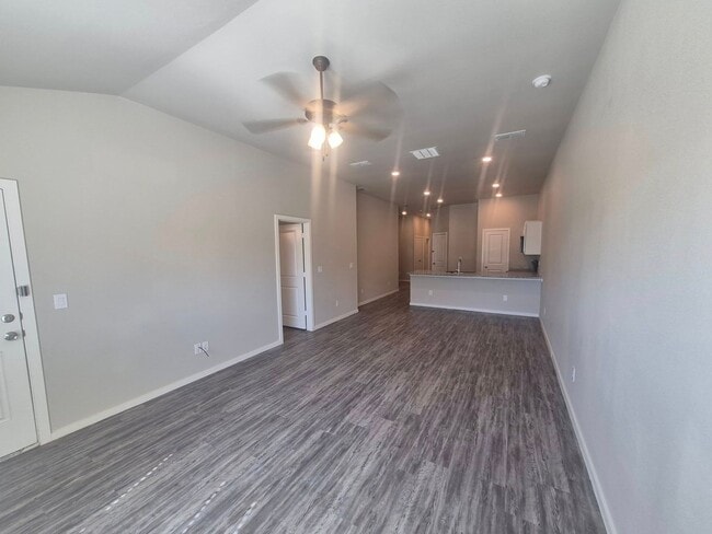 Building Photo - 2122 N Jayton Ave Unit B Rental