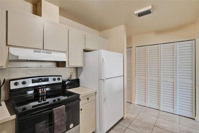 Building Photo - 5807 SW 27th St Rental