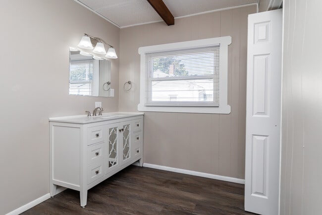 Building Photo - N. Park St Unit 1