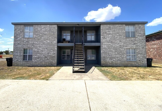 Building Photo - 2801 Cantabrian Dr Unit #B Rental