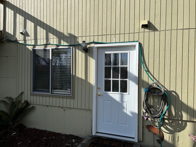 Building Photo - Spacious, Basement One Bedroom with Private Entry! Port Orchard - Available Now!
