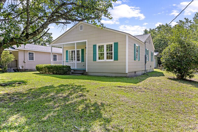 Photo - 210 Poplar St