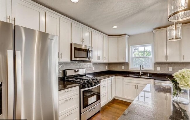 Photo - 5520 Lindsay St