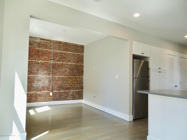 Photo - 410 Bond St Unit 1