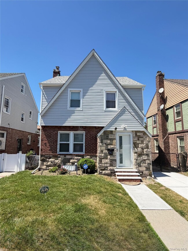Building Photo - 176-65 132nd Ave