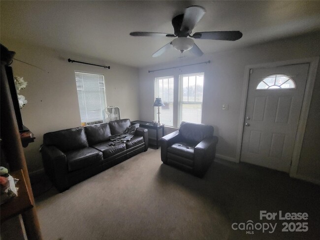 Photo - 13813 Holbrooks Rd House