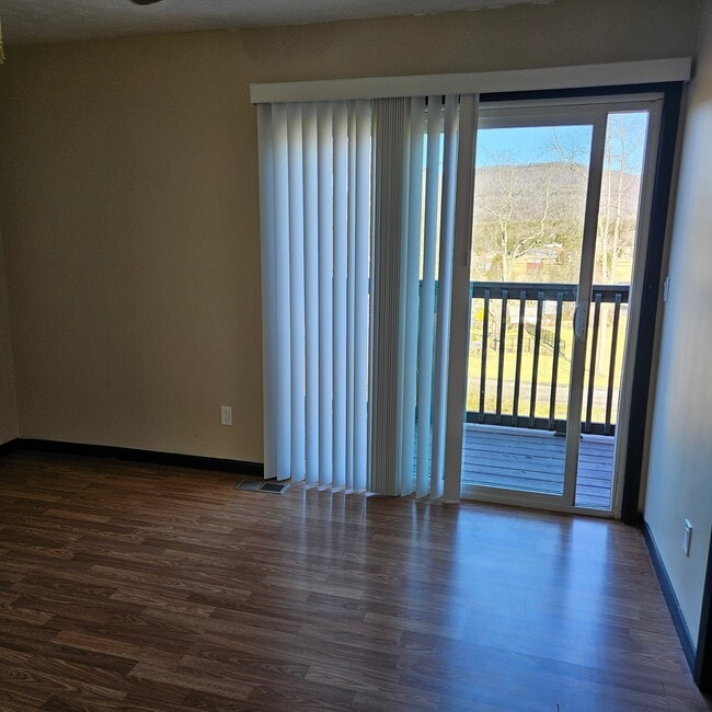 Photo - 572 Meadow St Unit 12