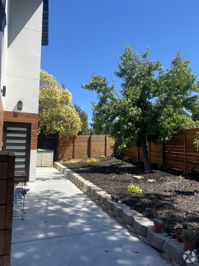 Building Photo - 2447 Alameda de las Pulgas Unit # A Rental