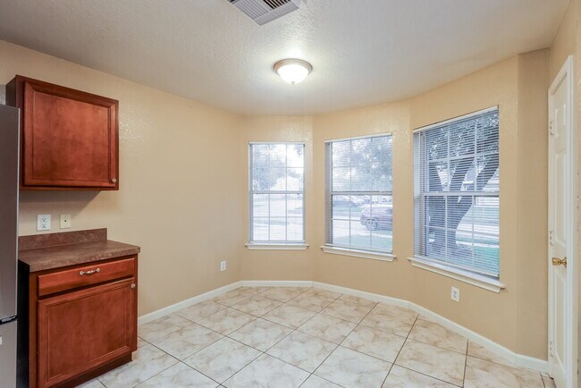 15515 Waverly Dr