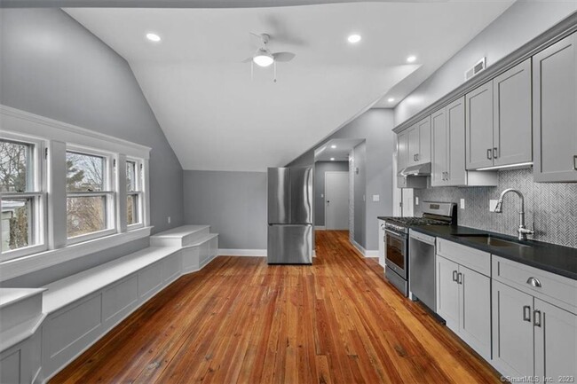 Building Photo - 24 Howard Ave Unit 3 Rental