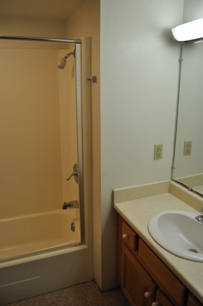Photo - 205 Williams St