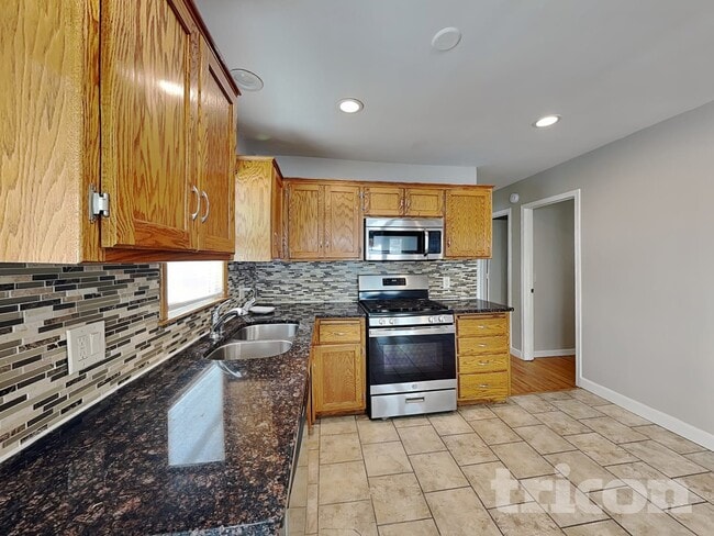 Photo - 4010 Monroe St NE