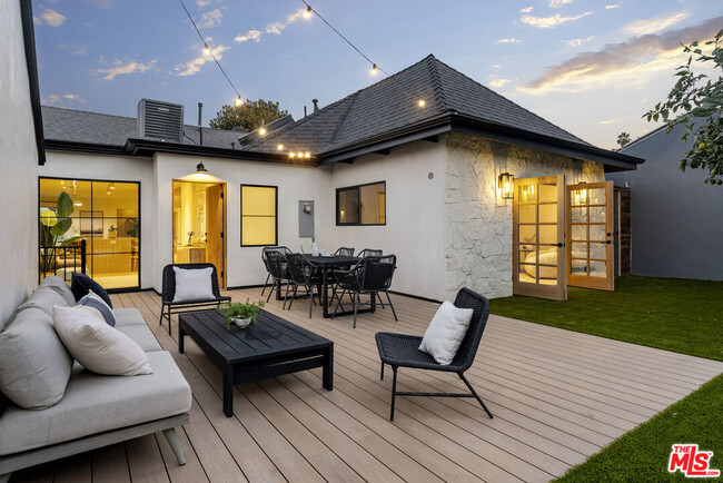 Building Photo - 3841 Redondo Blvd Rental