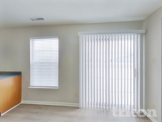 Photo - 9986 Split Rock Way