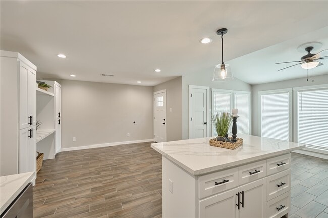 Photo - 1014 Graham Dr Unidad L2