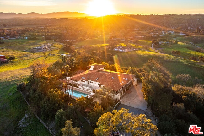 Building Photo - 2975 Calle Bonita